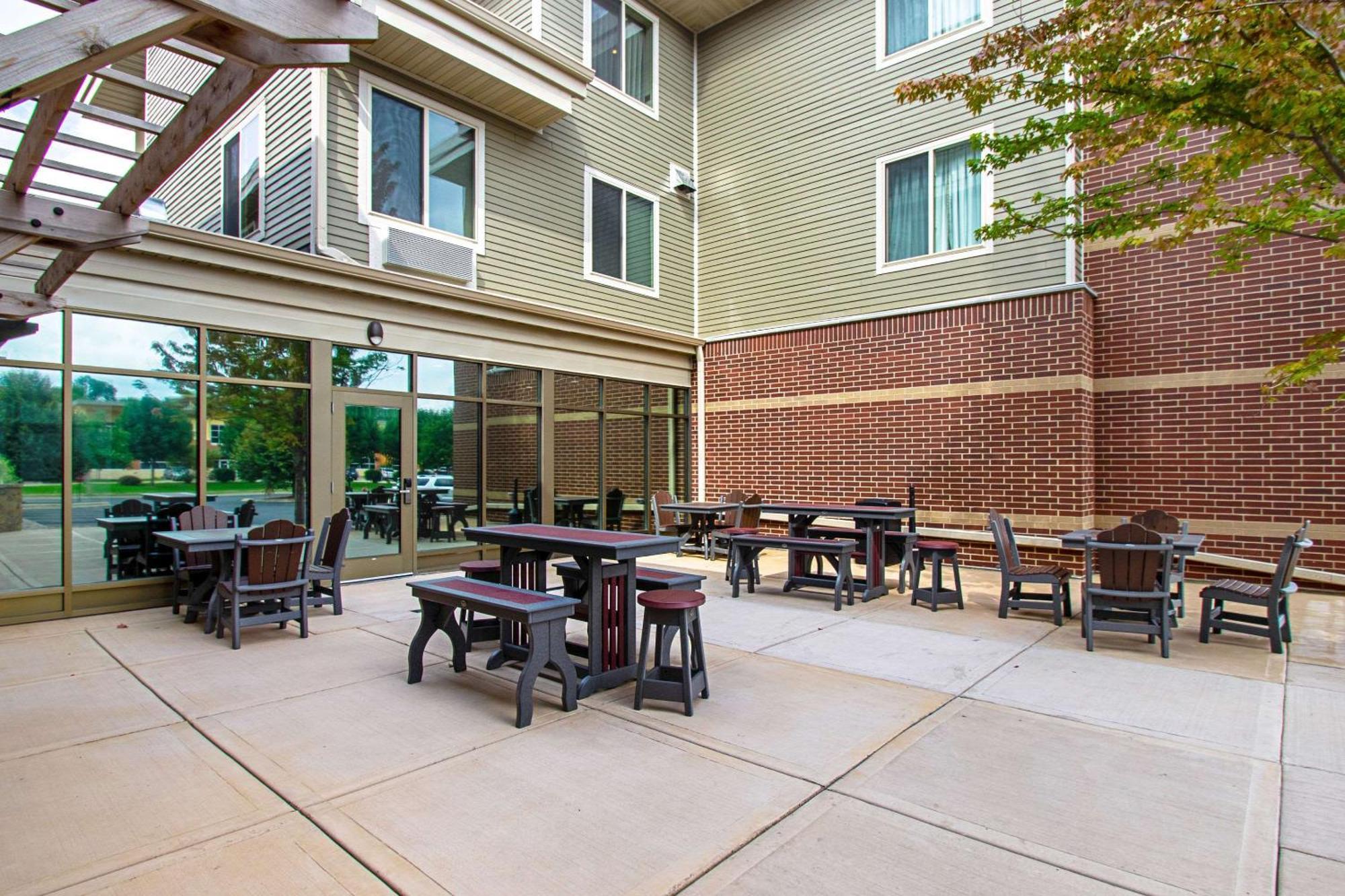 Mainstay Suites Madison - Monona Bagian luar foto