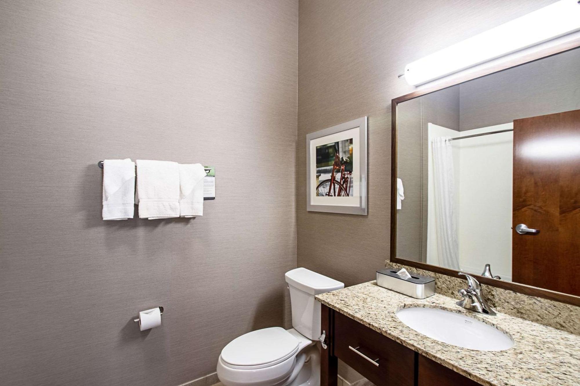 Mainstay Suites Madison - Monona Bagian luar foto