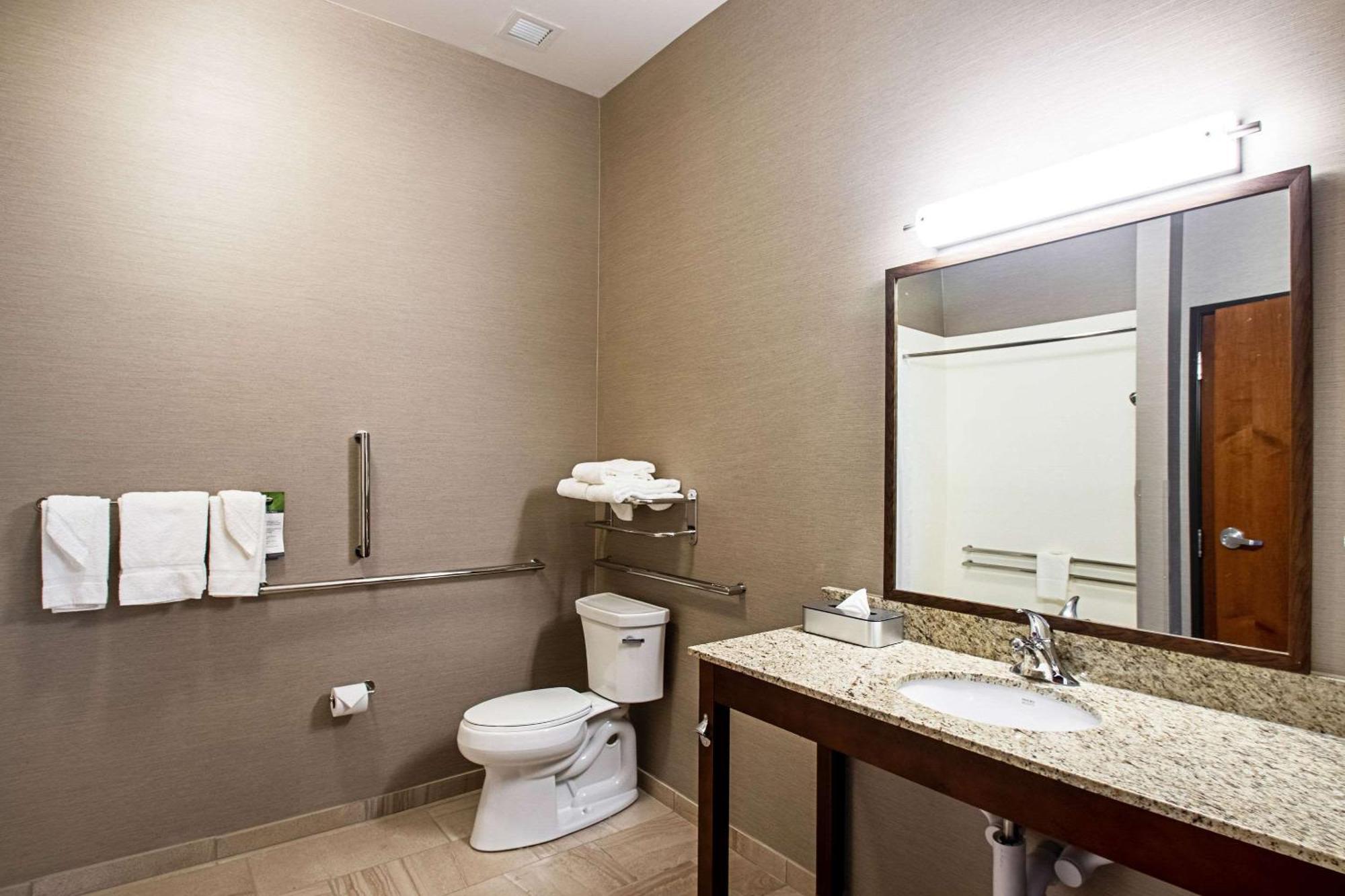 Mainstay Suites Madison - Monona Bagian luar foto