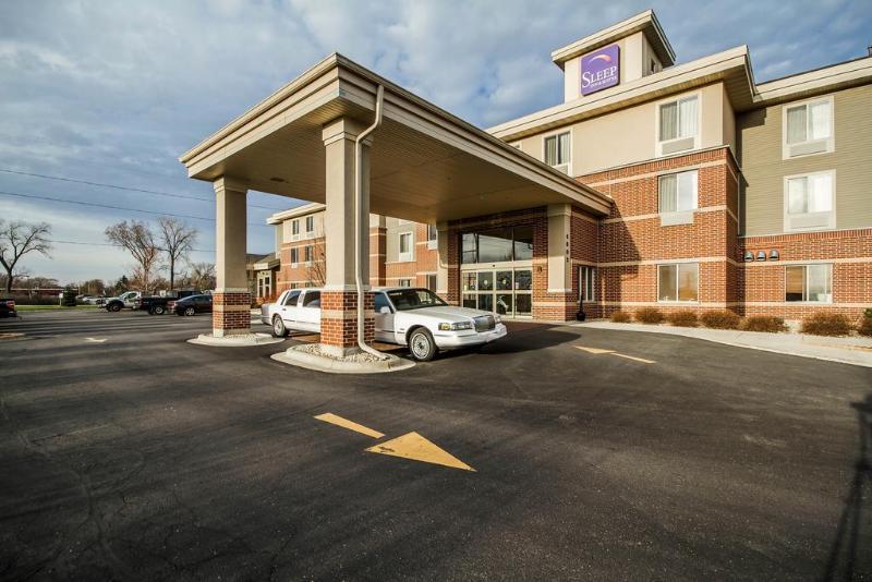Mainstay Suites Madison - Monona Bagian luar foto