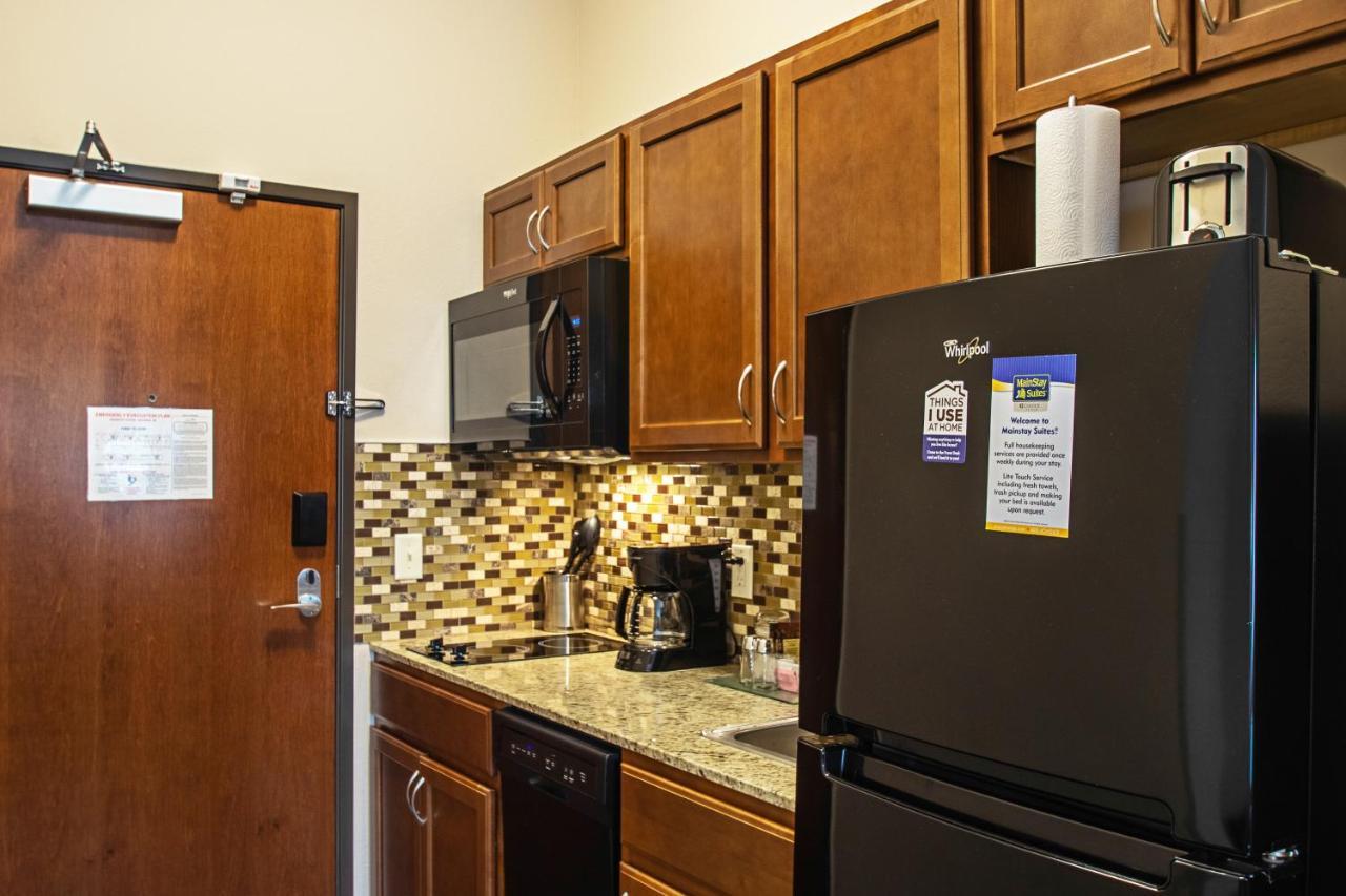 Mainstay Suites Madison - Monona Bagian luar foto